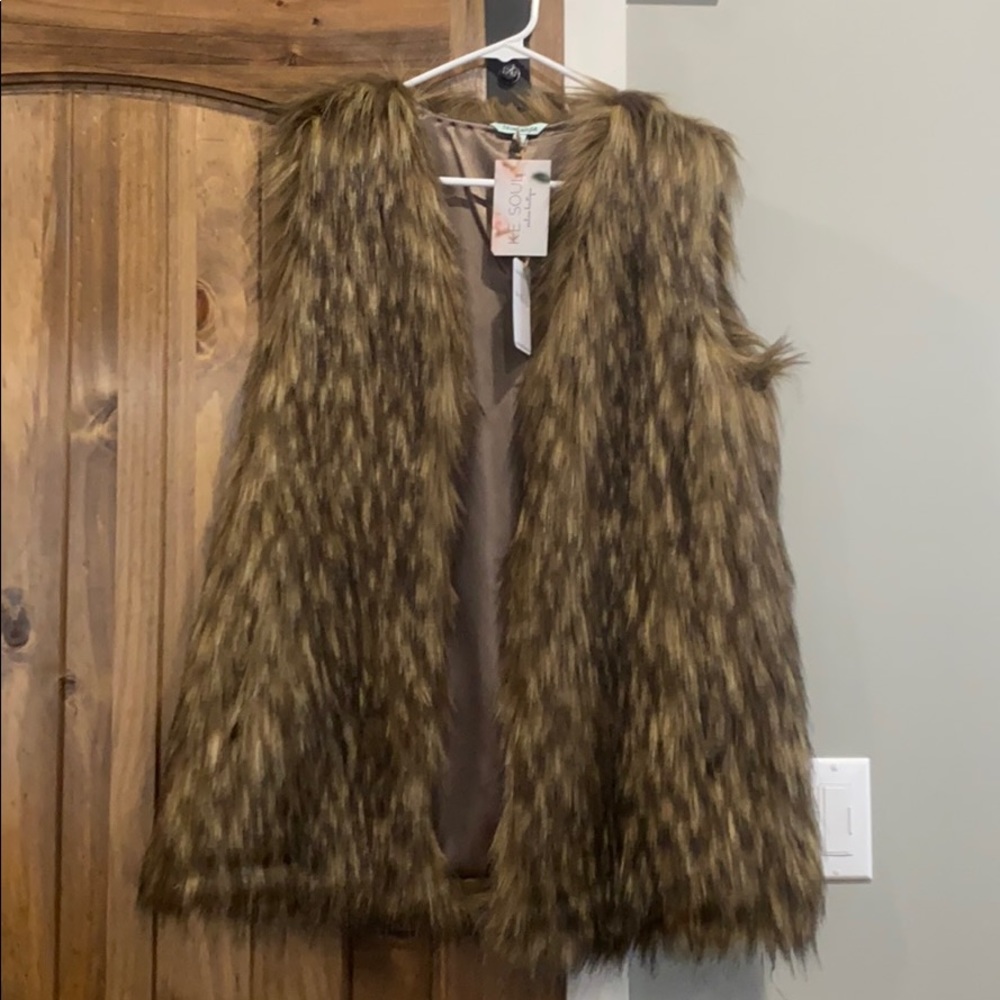 Nostalgia fur vest. NWT. M